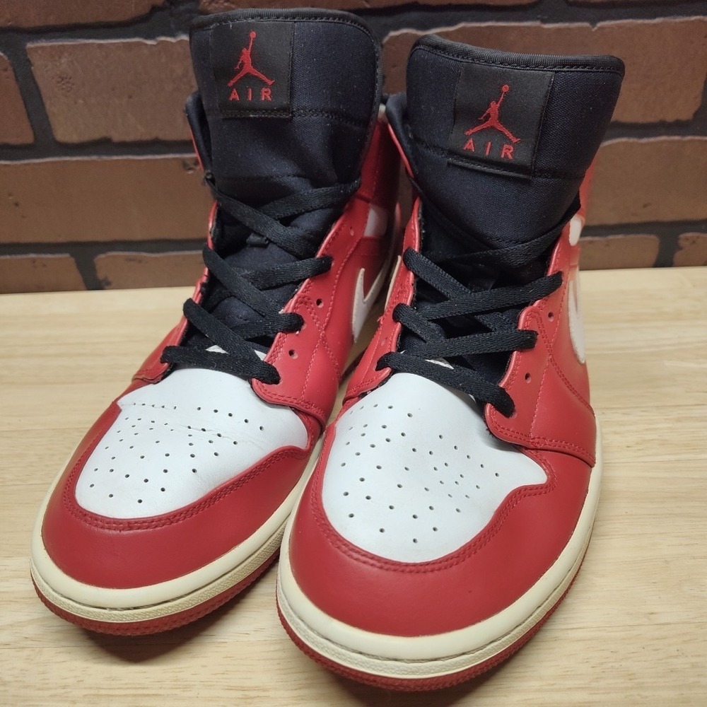 Nike Air Jordan 1 Mid Gym Chicago Red White Black Size 11 Retro